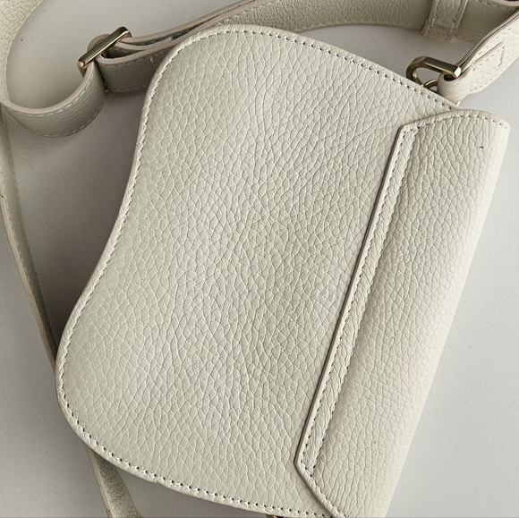 Ferla Metro Crossbody Handbag 👜 - Picture 2 of 10